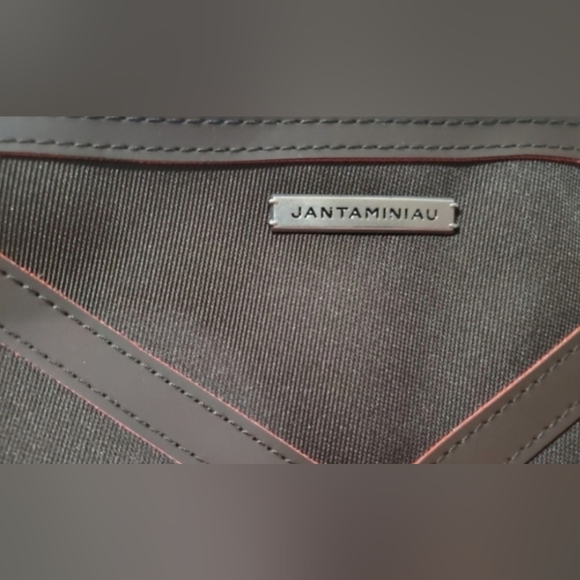 Jantaminiau KLM Amenities Pouch Bundle - Picture 11 of 11